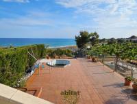 Increíble chalet en primera línea de mar con fantásticas vistas en Urbanización Mirador de Cala Romana