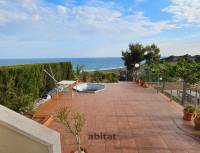 Increíble chalet en primera línea de mar con fantásticas vistas en Urbanización Mirador de Cala Romana